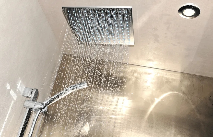 Jak odkamienić wodę? Skuteczne metody na twardą wodę w domu