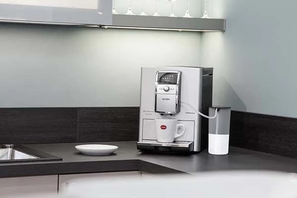 Jak odkamienić ekspres DeLonghi i uniknąć kosztownych napraw