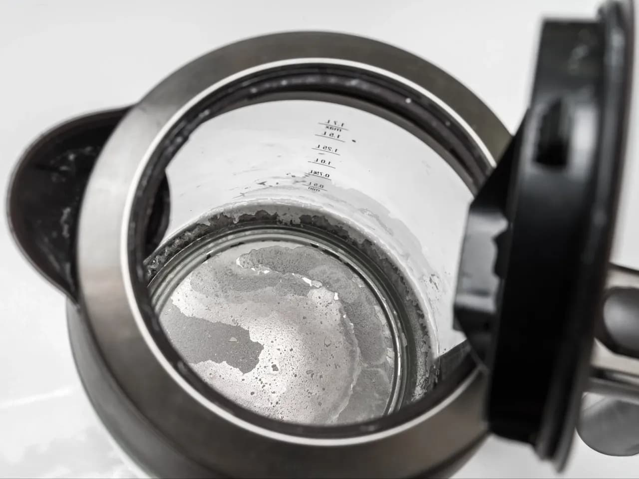 Jak odkamienić czajnik coca cola i pozbyć się kamienia skutecznie