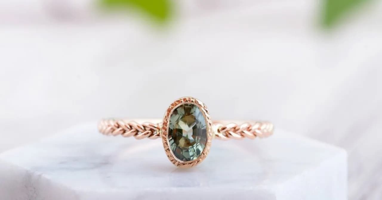 Jak czyścić złoto z kamieniami, aby nie uszkodzić biżuterii